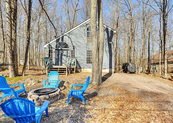 Pocono Lake Cottage With Pool Access And Private Deck