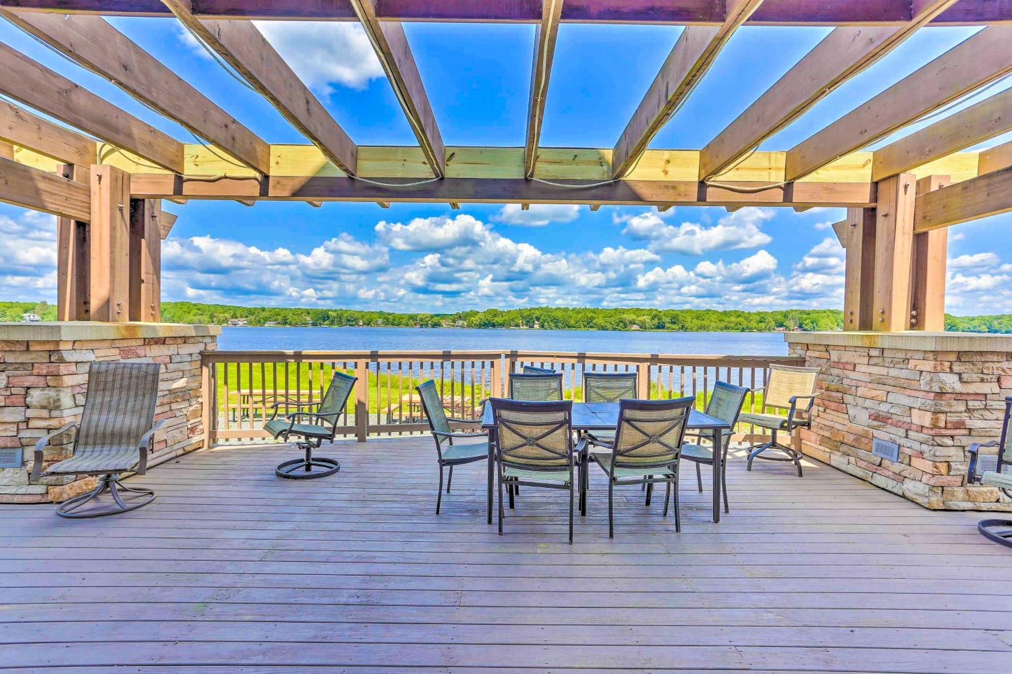 Pocono With Pool Access And Private Deck *