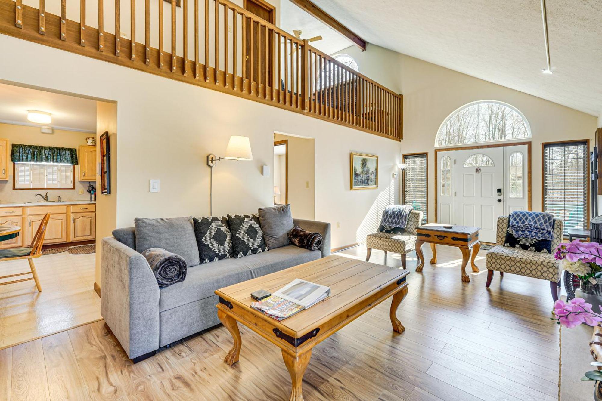 Pocono With Pool Access And Private Deck Pocono Lake