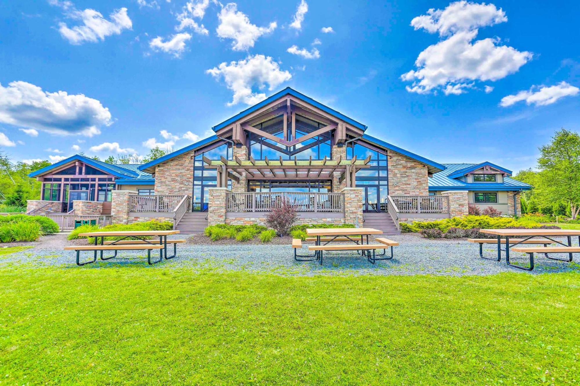 Pocono With Pool Access And Private Deck