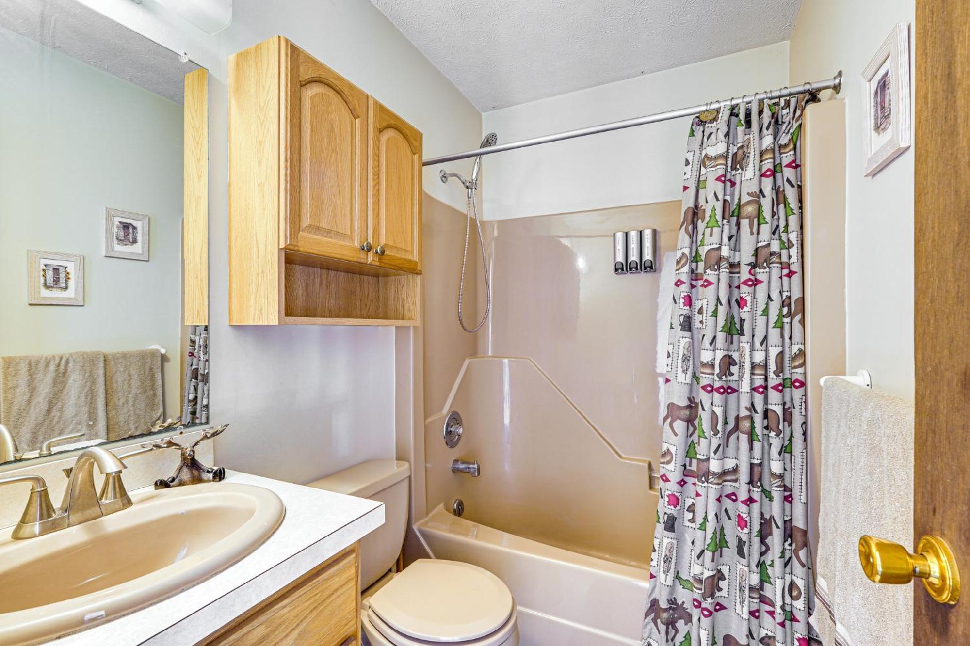 Pocono With Pool Access And Private Deck Holiday home Pocono Lake