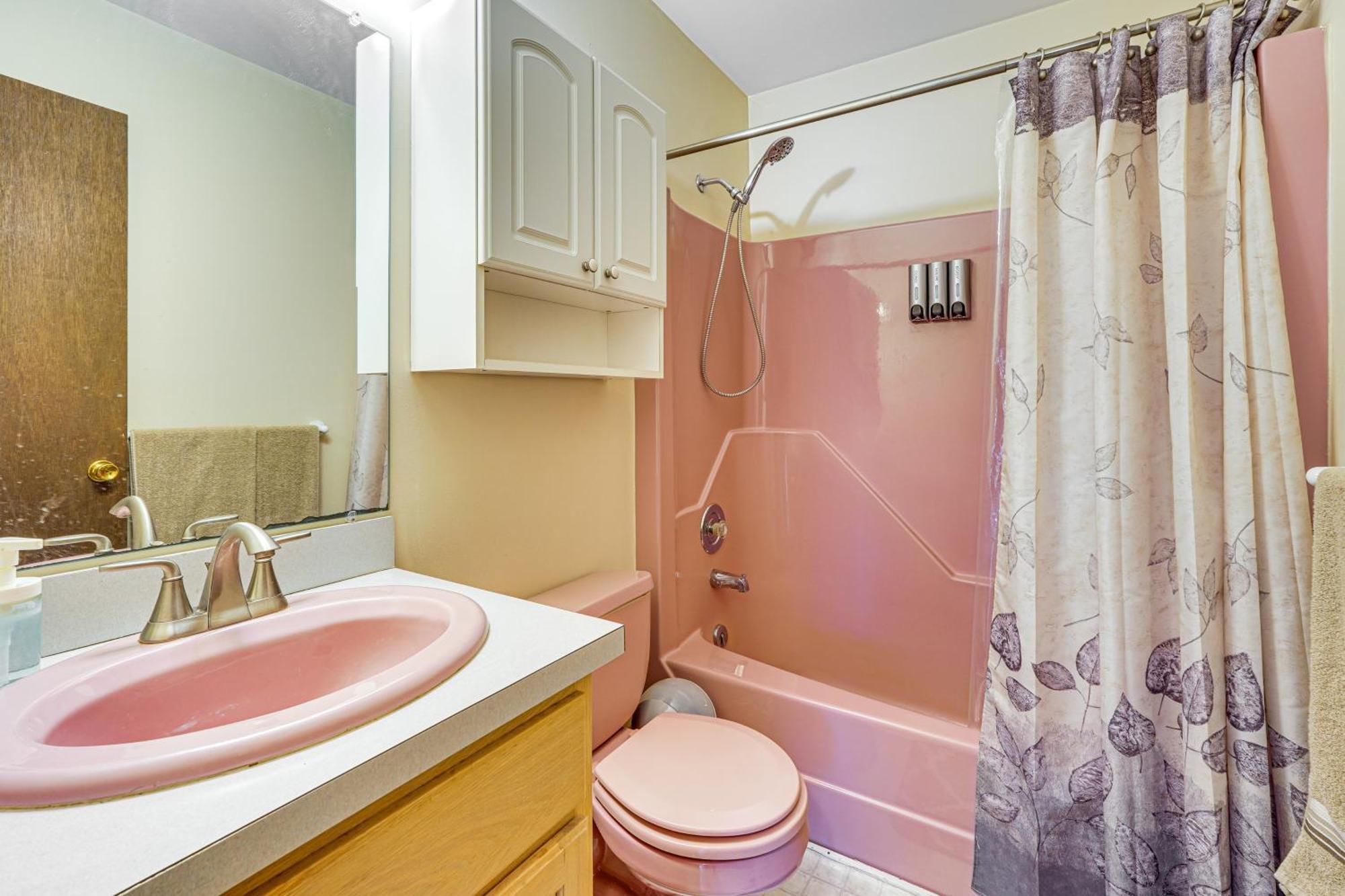 Pocono With Pool Access And Private Deck *