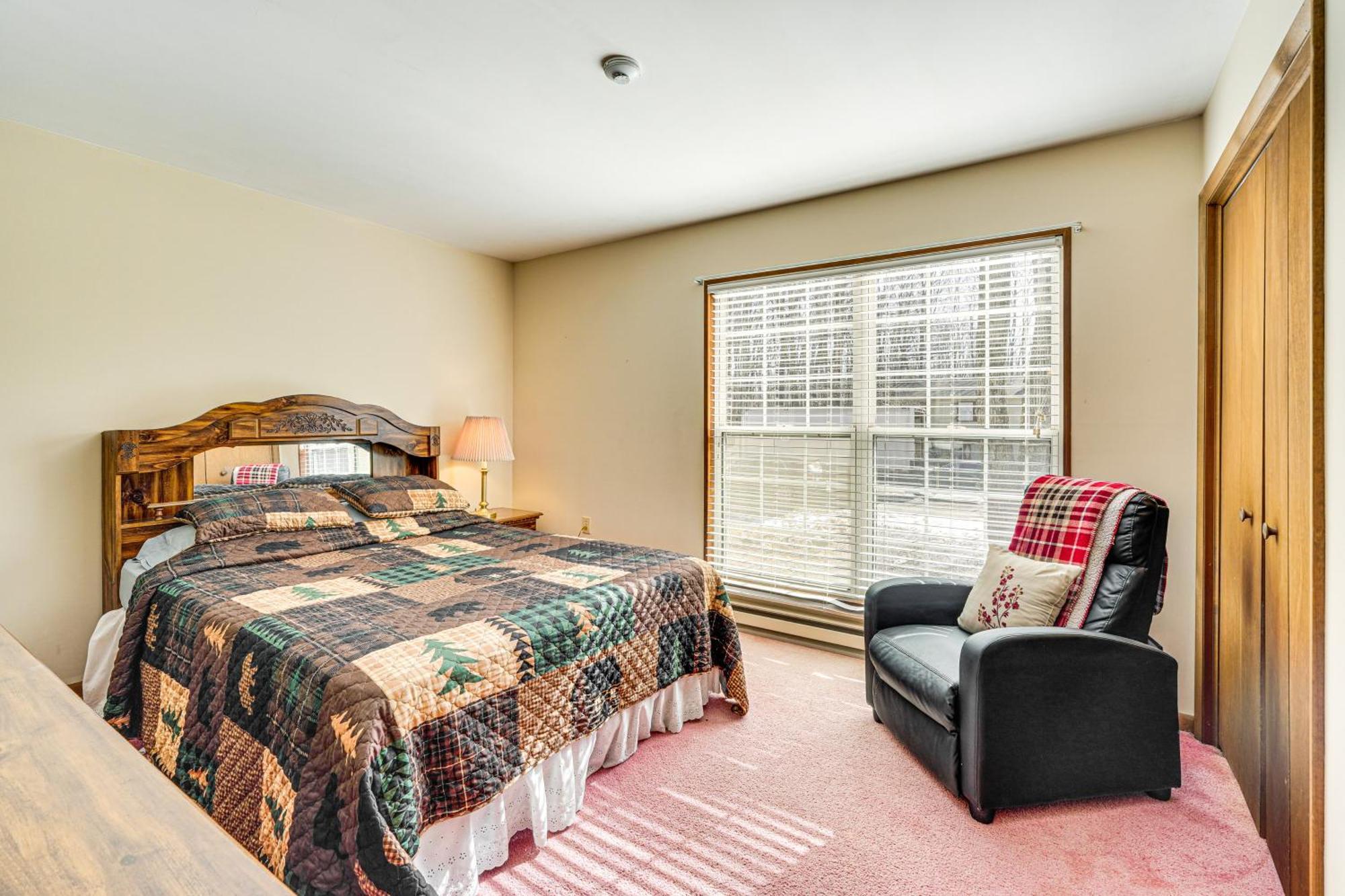 Holiday home Pocono With Pool Access And Private Deck *