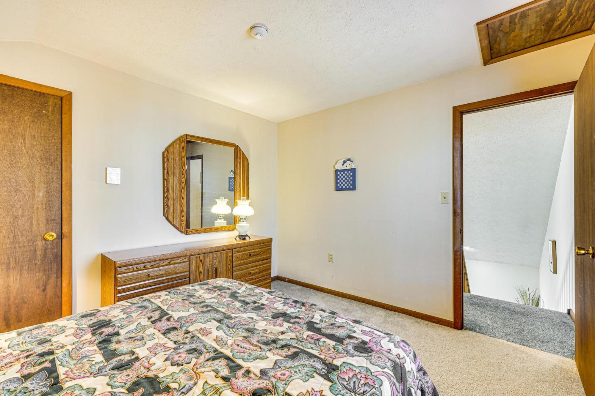 Pocono With Pool Access And Private Deck Holiday home Pocono Lake
