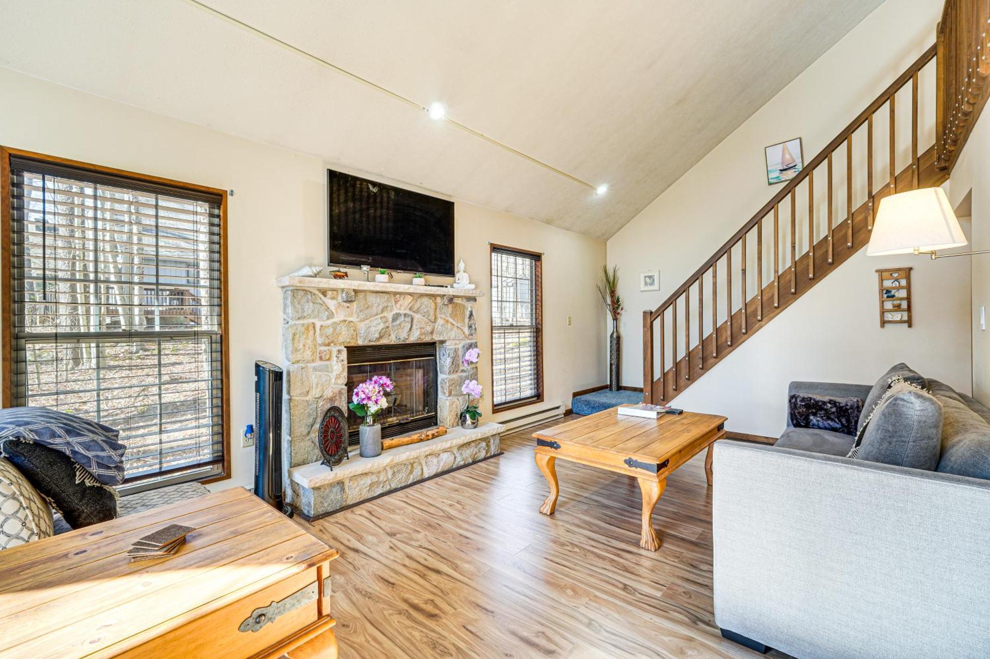 Pocono With Pool Access And Private Deck *