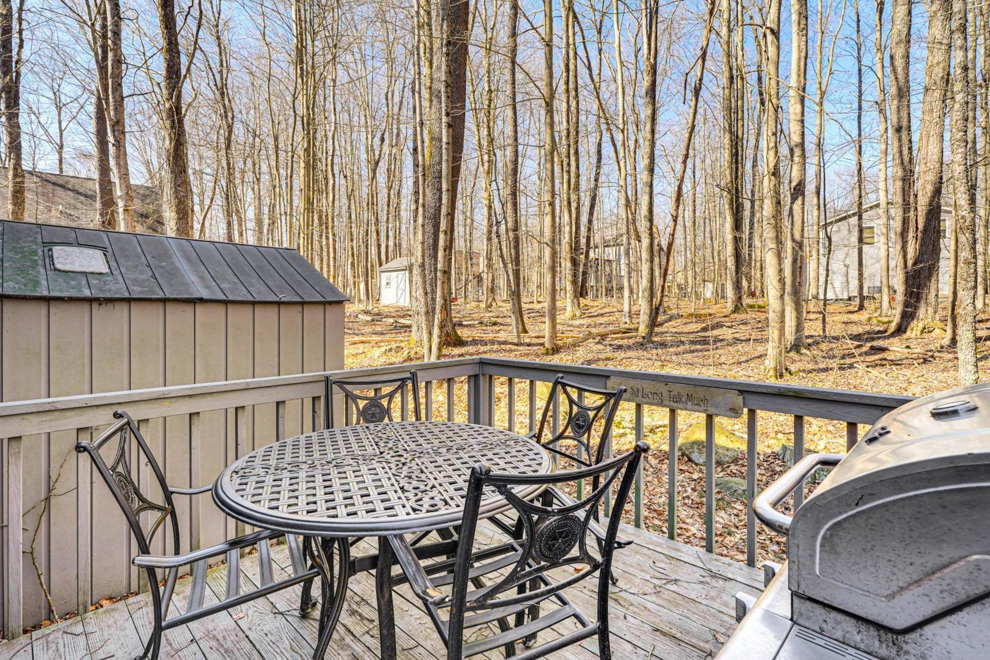 Pocono With Pool Access And Private Deck Pocono Lake