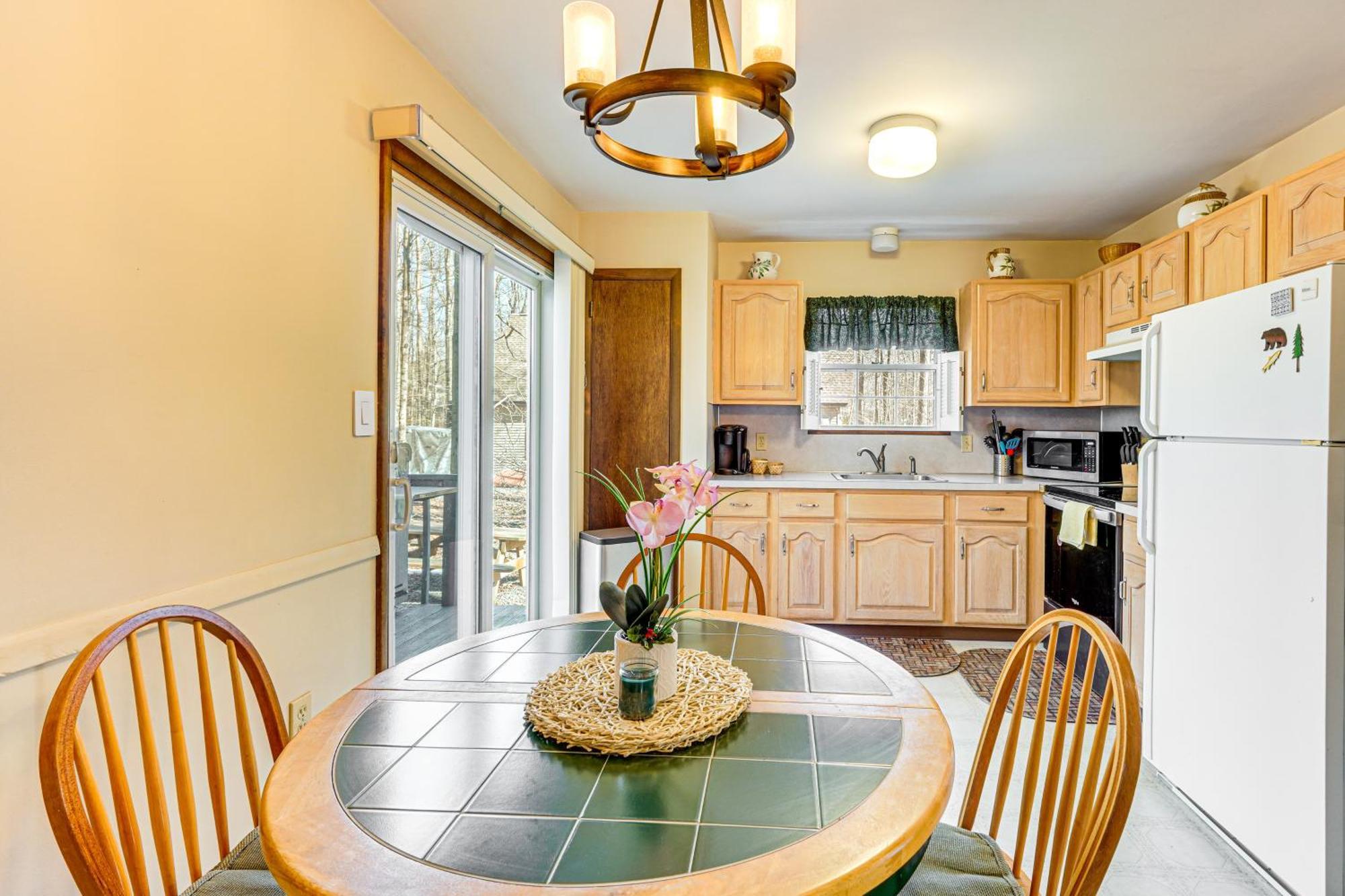 Pocono With Pool Access And Private Deck