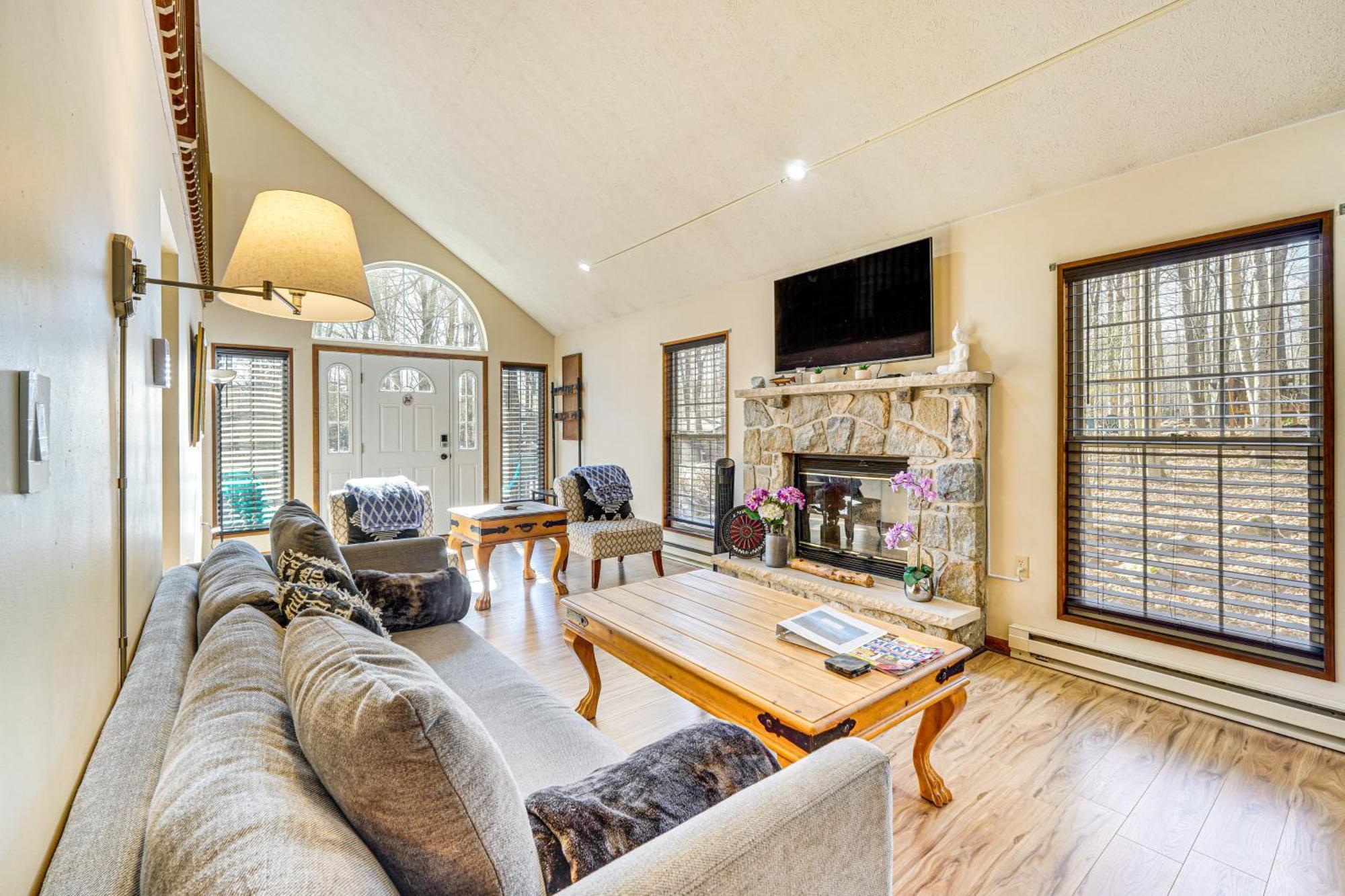 Holiday home Pocono With Pool Access And Private Deck *