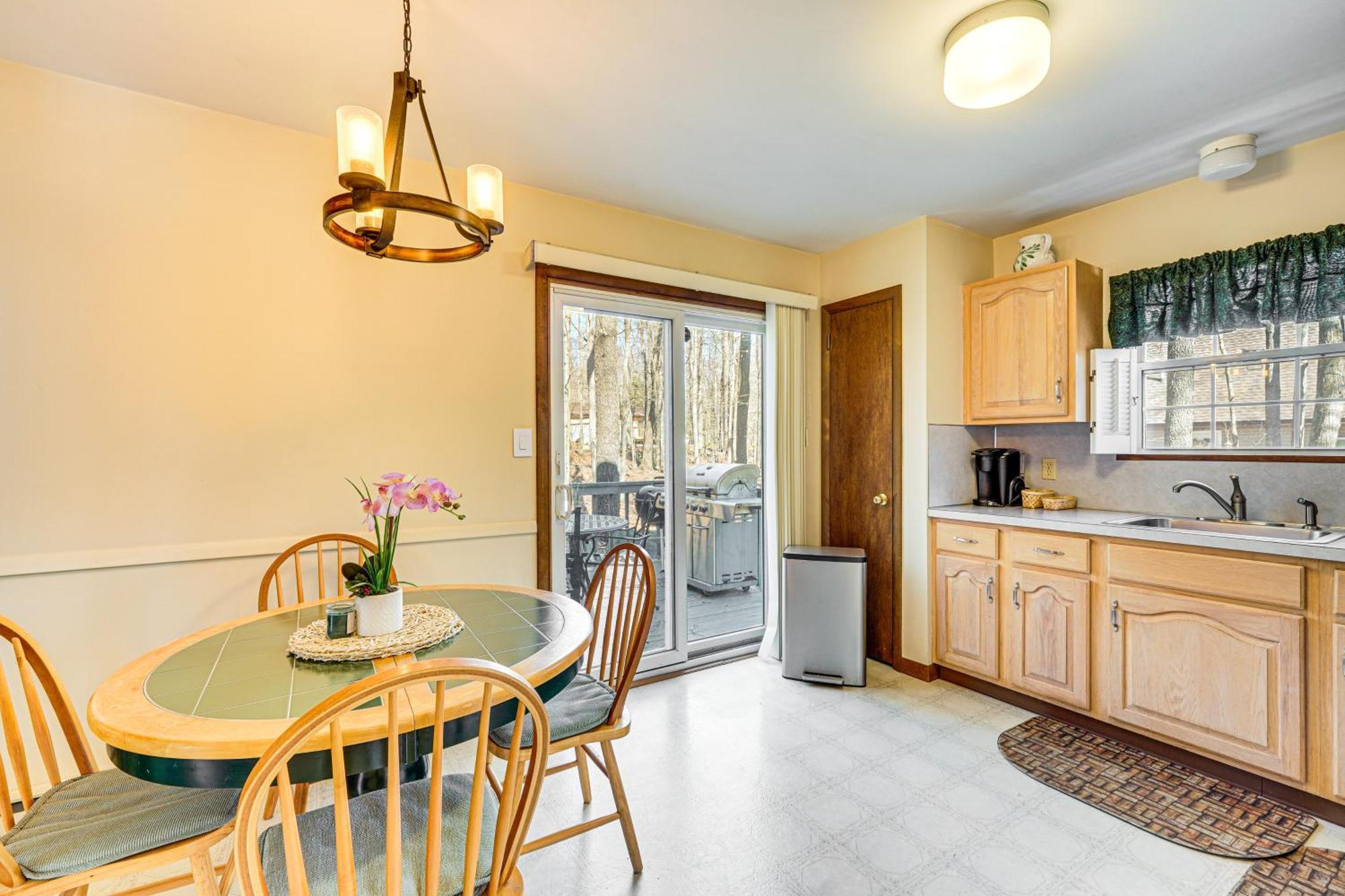 Pocono With Pool Access And Private Deck Pocono Lake